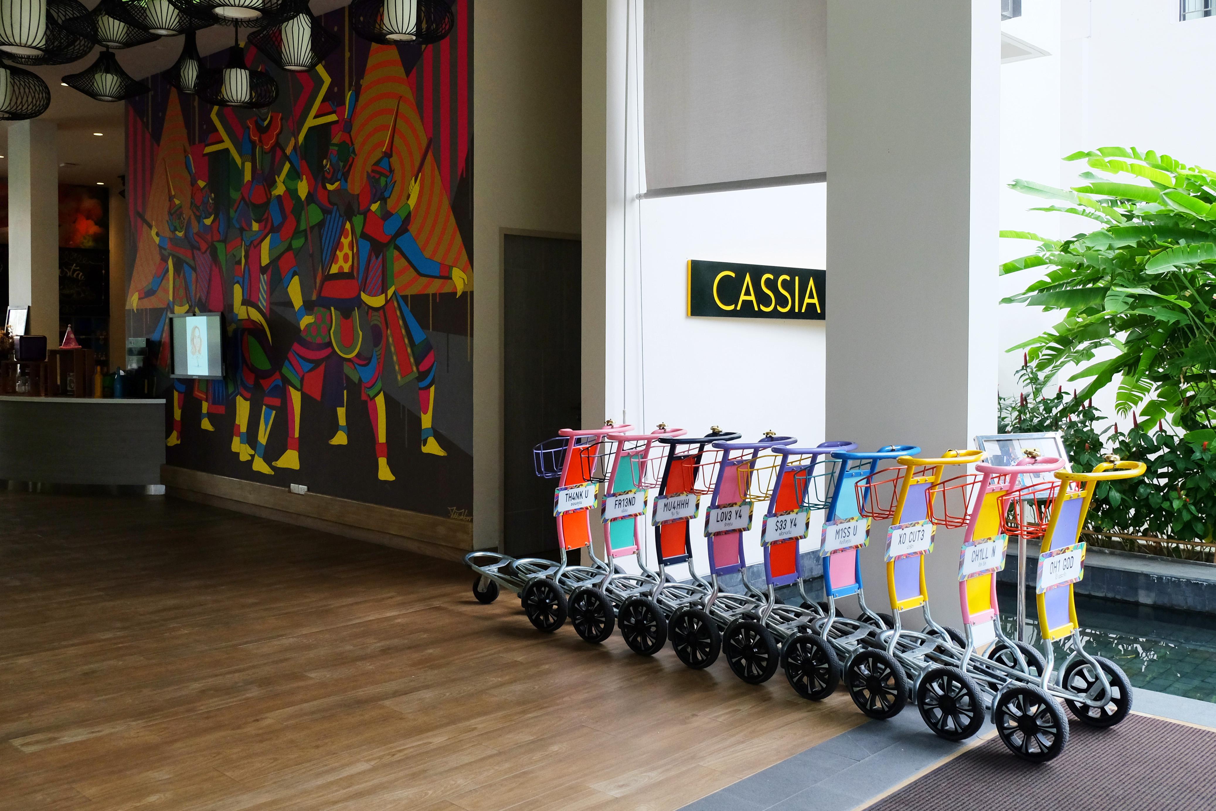 Cassia Phuket, Part Of Banyan Group Strand Bang Tao Exterior foto Luggage trolleys at the lobby of a hotel