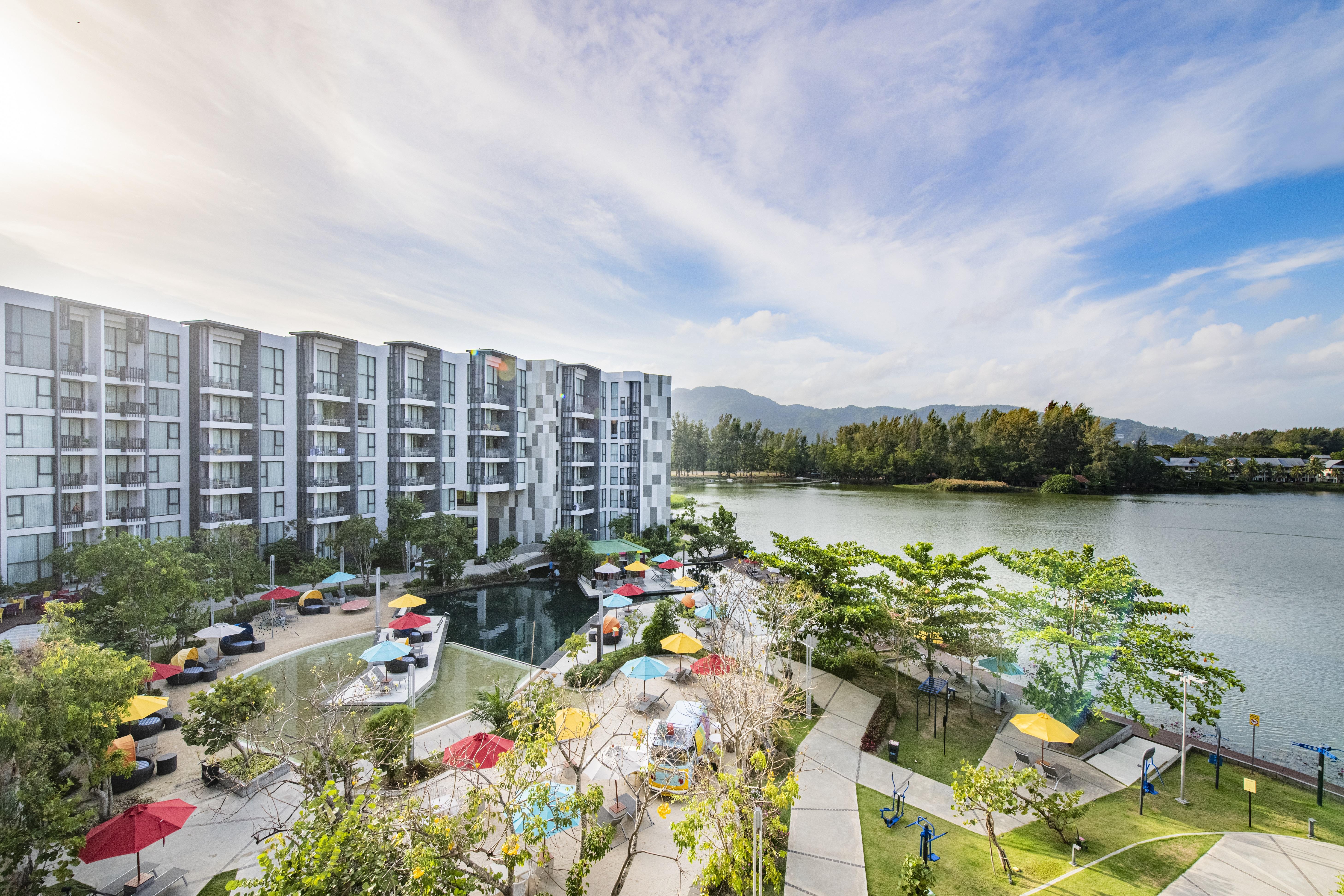Cassia Phuket, Part Of Banyan Group Strand Bang Tao Exterior foto View of the lake at the university