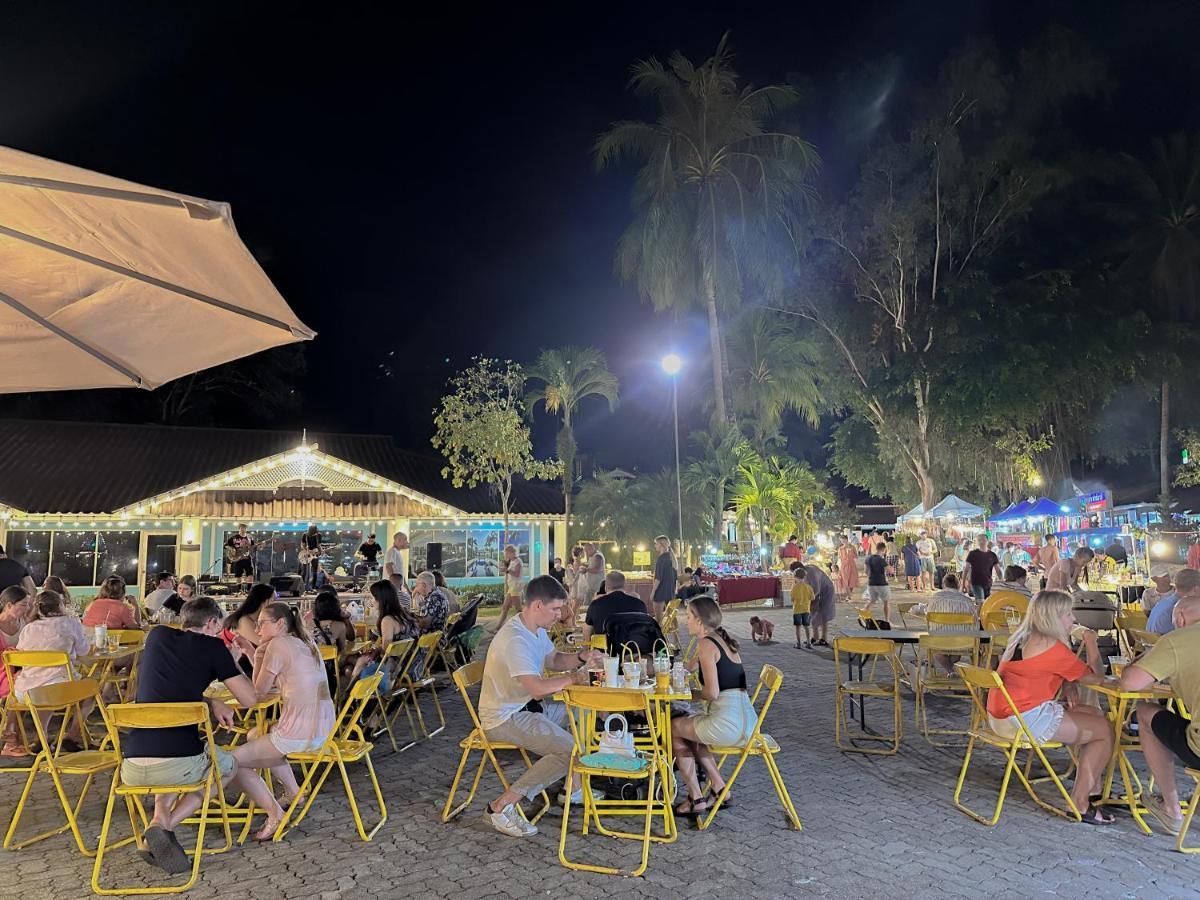Cassia Phuket, Part Of Banyan Group Strand Bang Tao Exterior foto Dmall at night